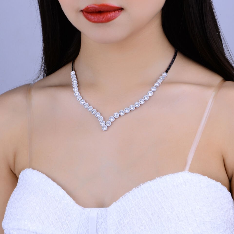 925 Ayar Gümüş 4 MM Taşlı Pırlanta Montür V Model Su Yolu Set