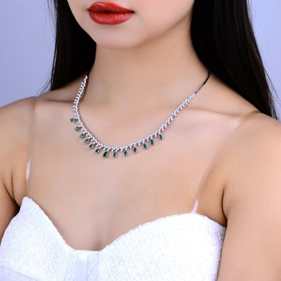 925 Ayar Gümüş Pırlanta Montür Sıralı Damla Taşlı Tam Tur Su Yolu Set