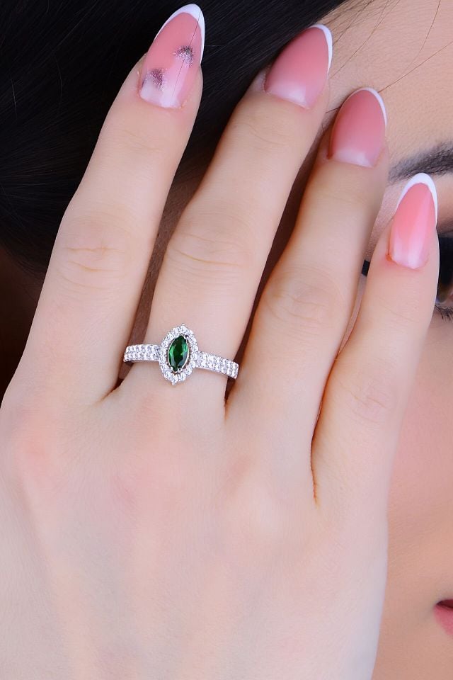 925 Ayar Gümüş 2 Sıra Salkım Mekik Zümrüt Yeşili Taşlı Su Yolu Set