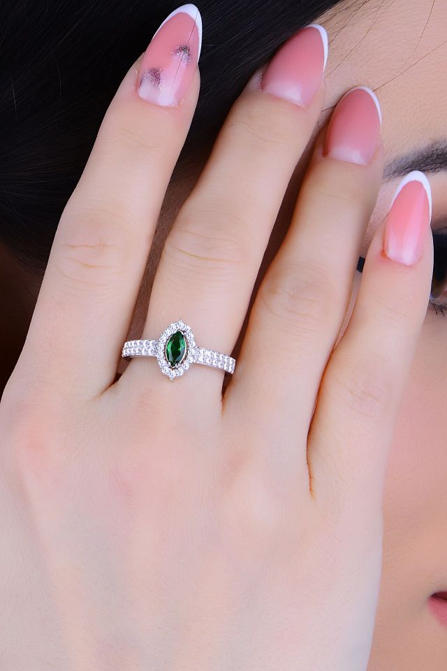 BARIŞ TAKI 925 Ayar Gümüş 3 Sıra Salkım Mekik Zümrüt Yeşili Taşlı Su Yolu Set