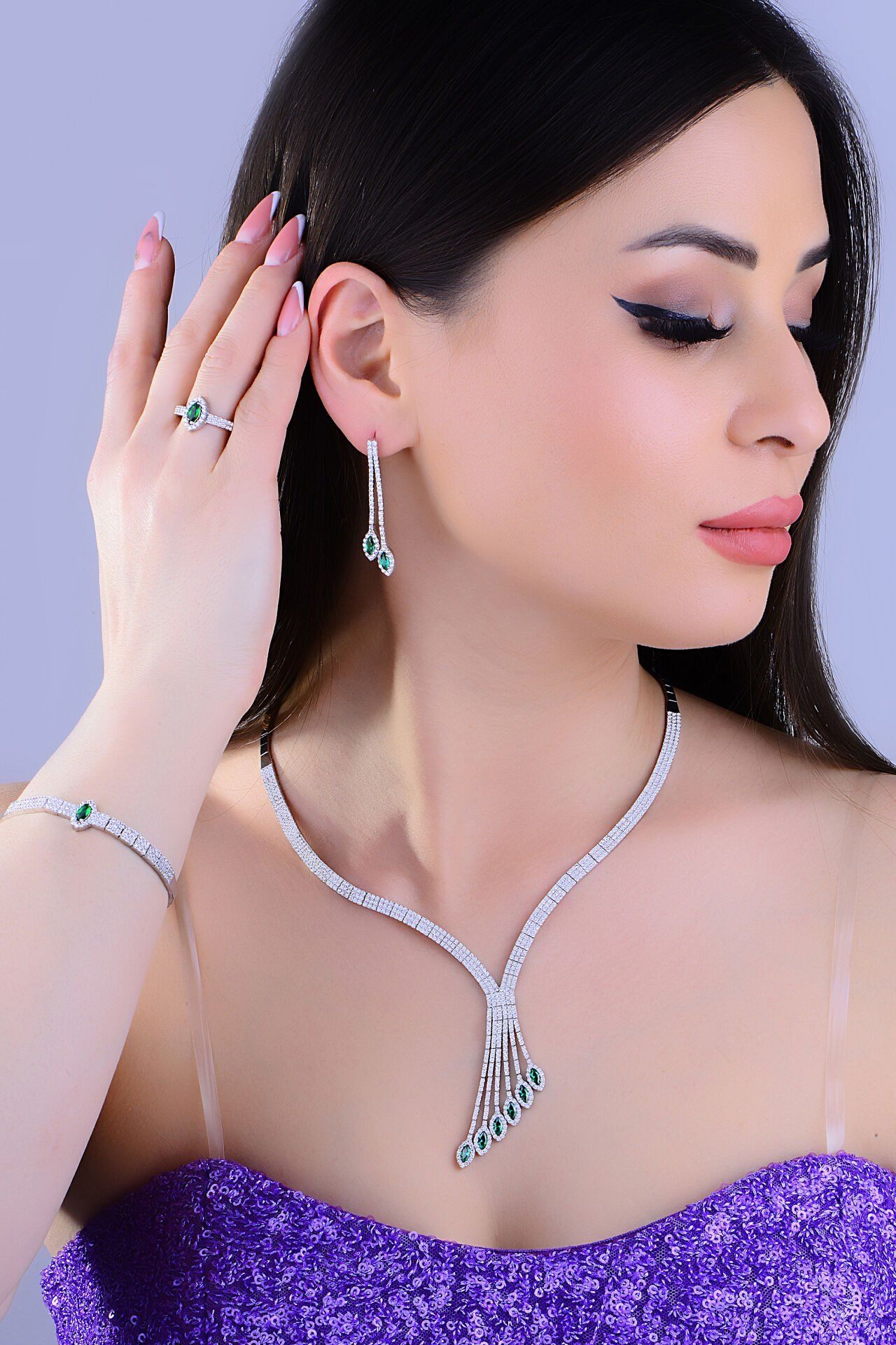 BARIŞ TAKI 925 Ayar Gümüş 3 Sıra Salkım Mekik Zümrüt Yeşili Taşlı Su Yolu Set