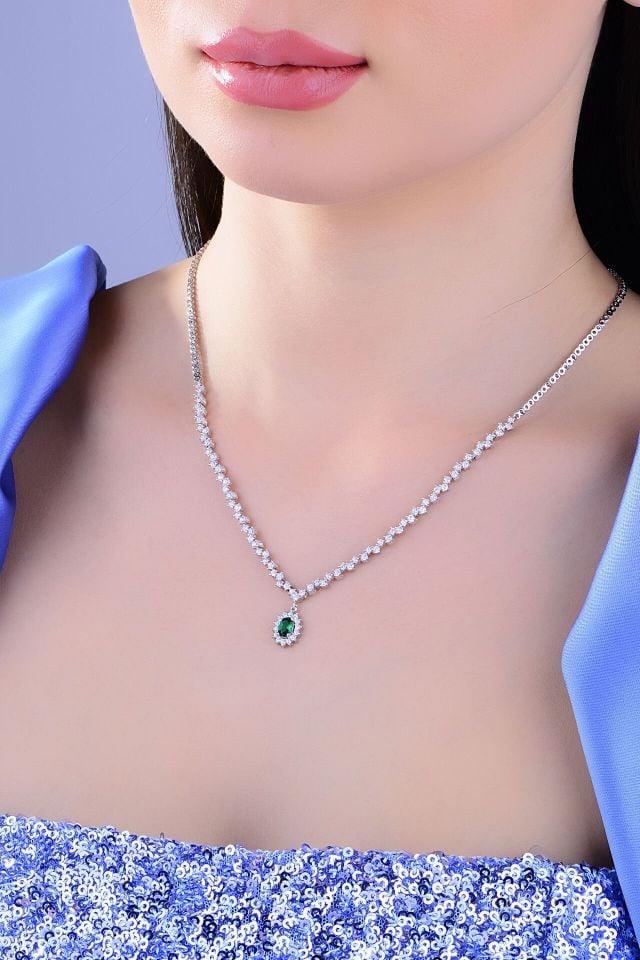 BARIŞ TAKI 925 Ayar Gümüş  V Model Taşlı Pırlanta Montör Su Yolu Set