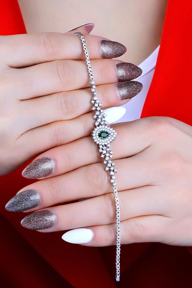 BARIŞ TAKI 925 Ayar Gümüş V Model Hürrem Yeşil Pırlanta Montür Su Yolu Set