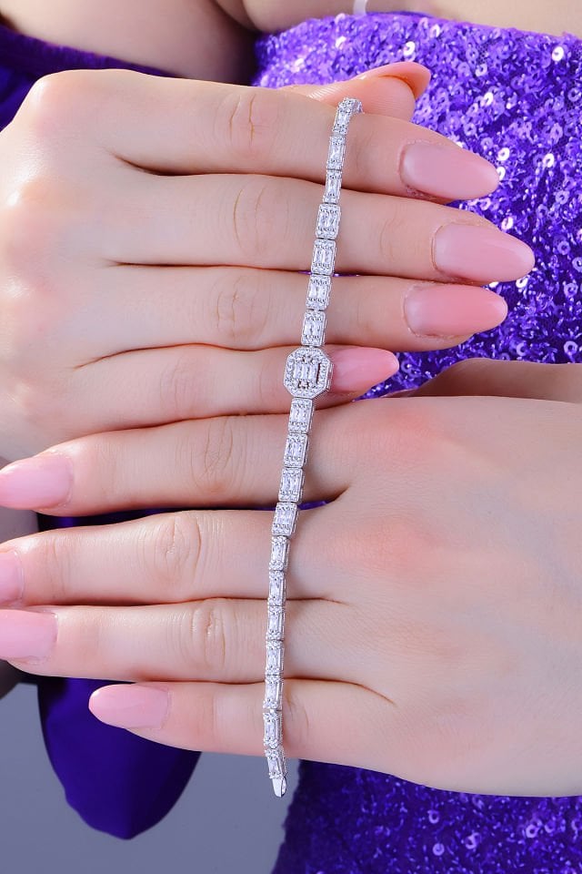 925 Ayar Gümüş Baget Ful Taşlı Zincir Harfli Su Yolu Bileklik