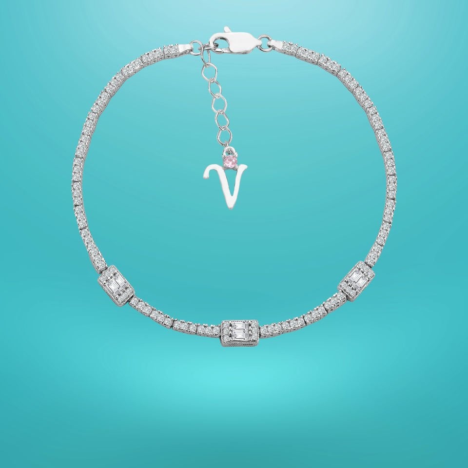 925 Ayar Gümüş Üç Taş Baget Zincir Harfli Su Yolu Bileklik V