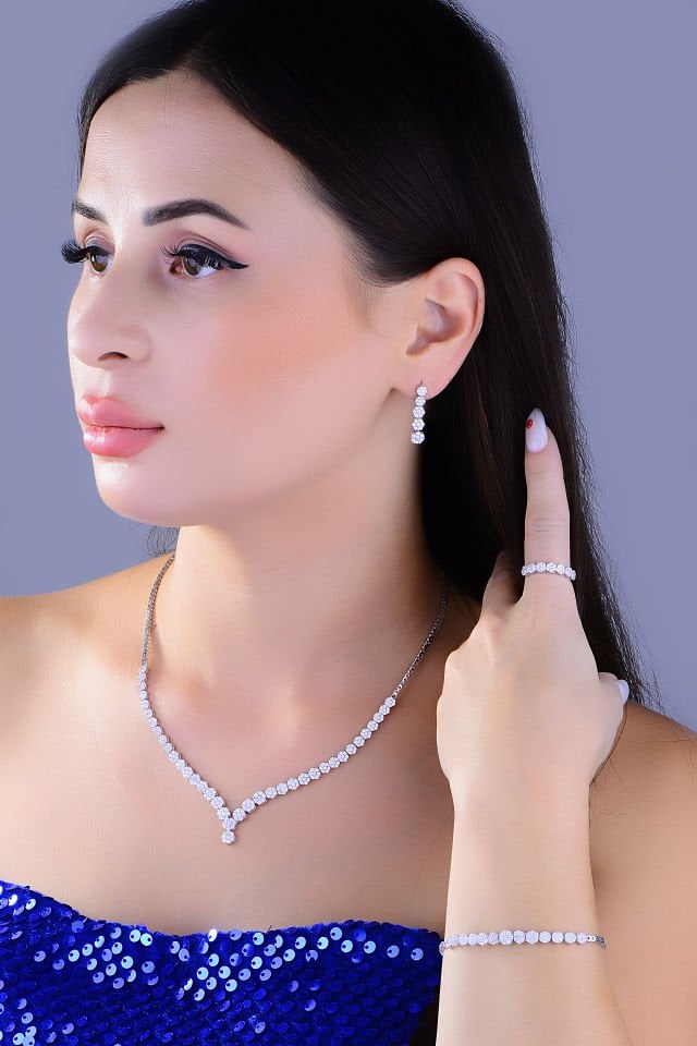 BARIŞ TAKI 925 Ayar Gümüş V Model Pırlanta Su Yolu Set