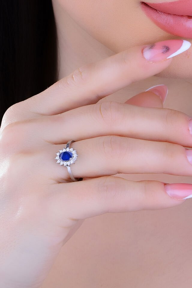 BARIŞ TAKI 925 Ayar Gümüş  V Model Taşlı Pırlanta Montör Su Yolu Set