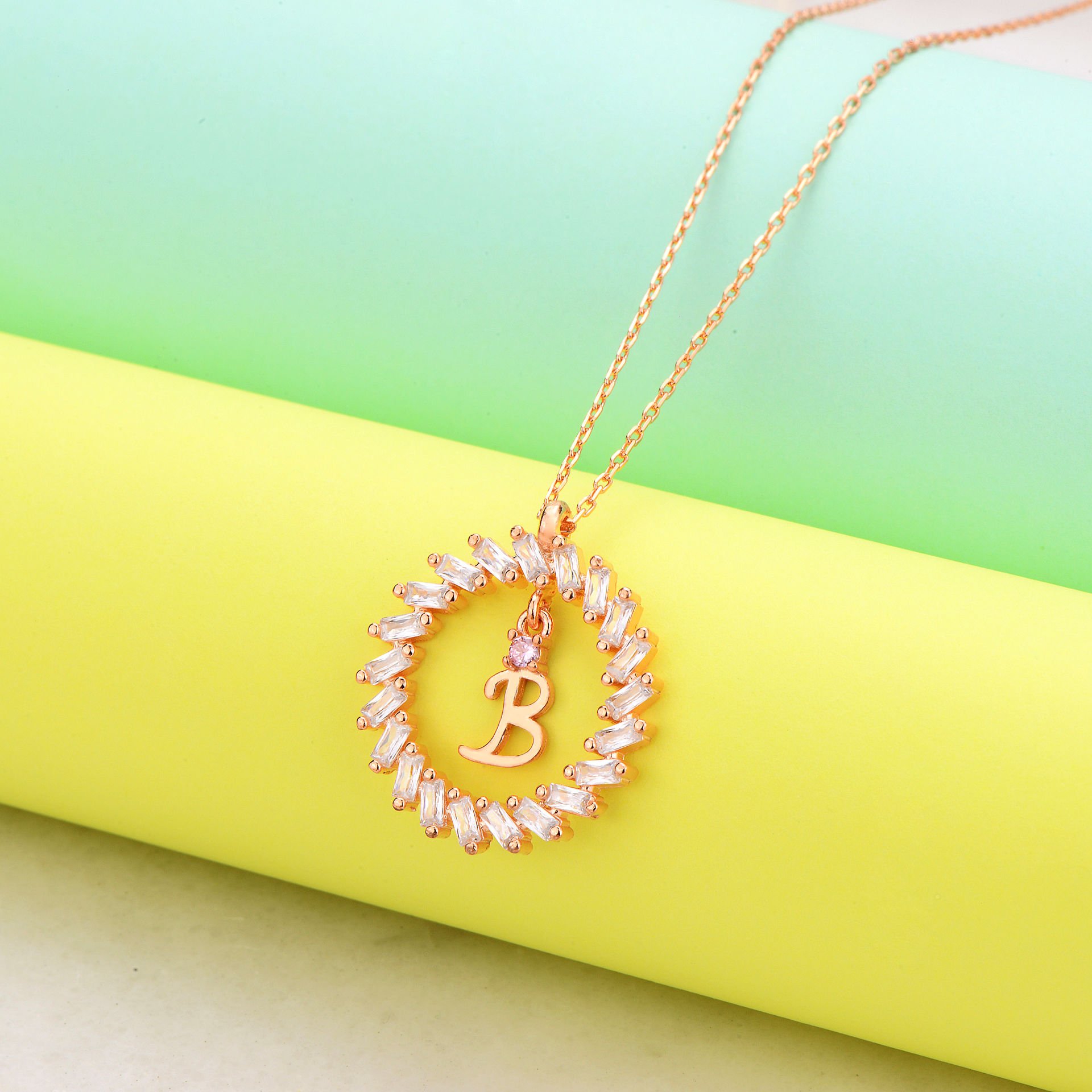 925 Ayar Gümüş Ful Taşlı Daire İçi Harfli Hayalet Kolye B