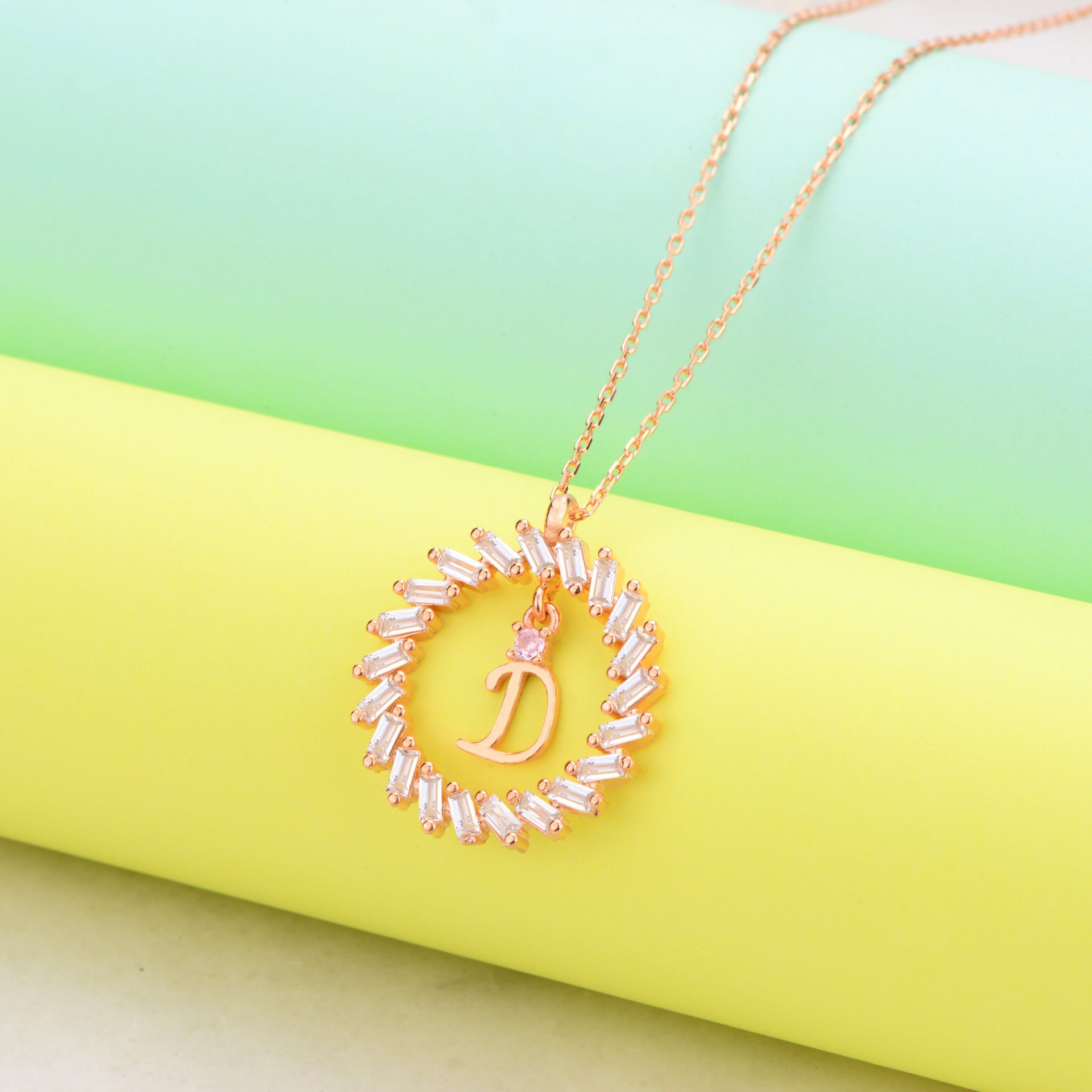 925 Ayar Gümüş Ful Taşlı Daire İçi Harfli Hayalet Kolye D