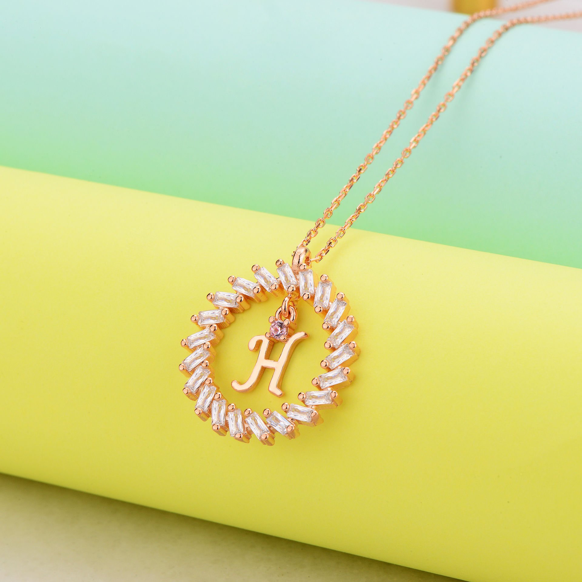 925 Ayar Gümüş Ful Taşlı Daire İçi Harfli Hayalet Kolye H