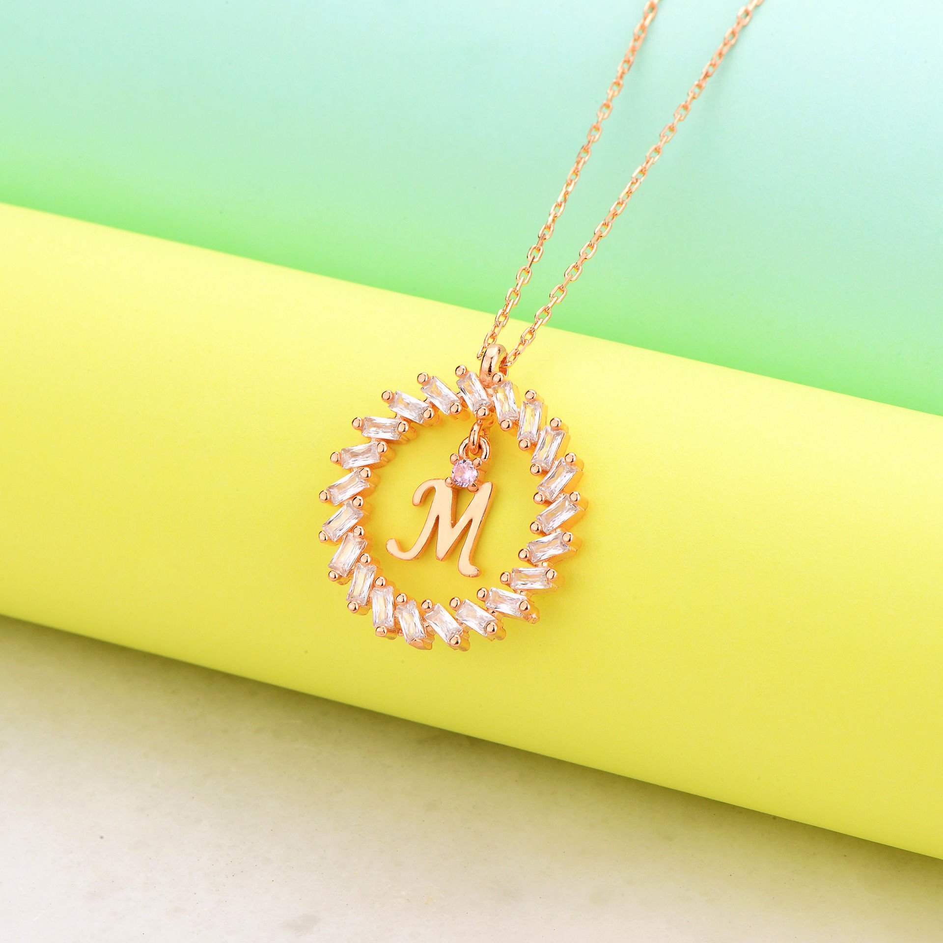 925 Ayar Gümüş Ful Taşlı Daire İçi Harfli Hayalet Kolye M