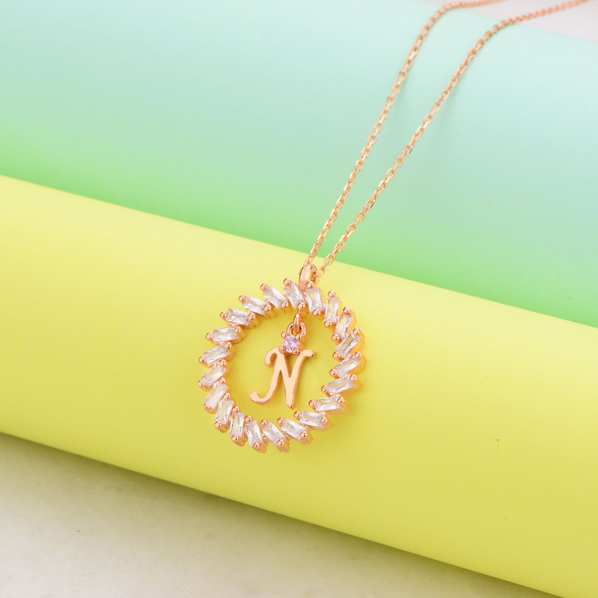 925 Ayar Gümüş Ful Taşlı Daire İçi Harfli Hayalet Kolye N