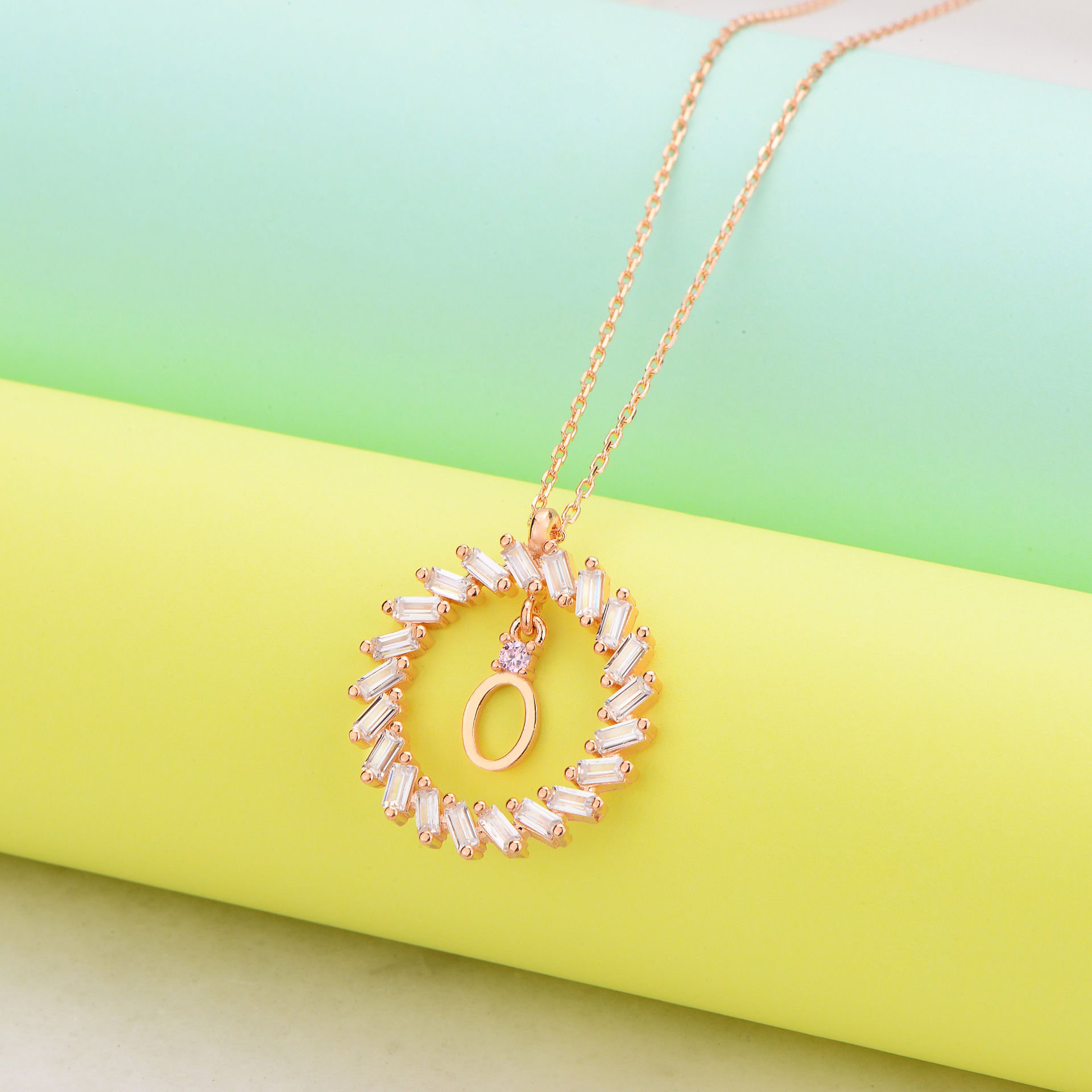 925 Ayar Gümüş Ful Taşlı Daire İçi Harfli Hayalet Kolye O