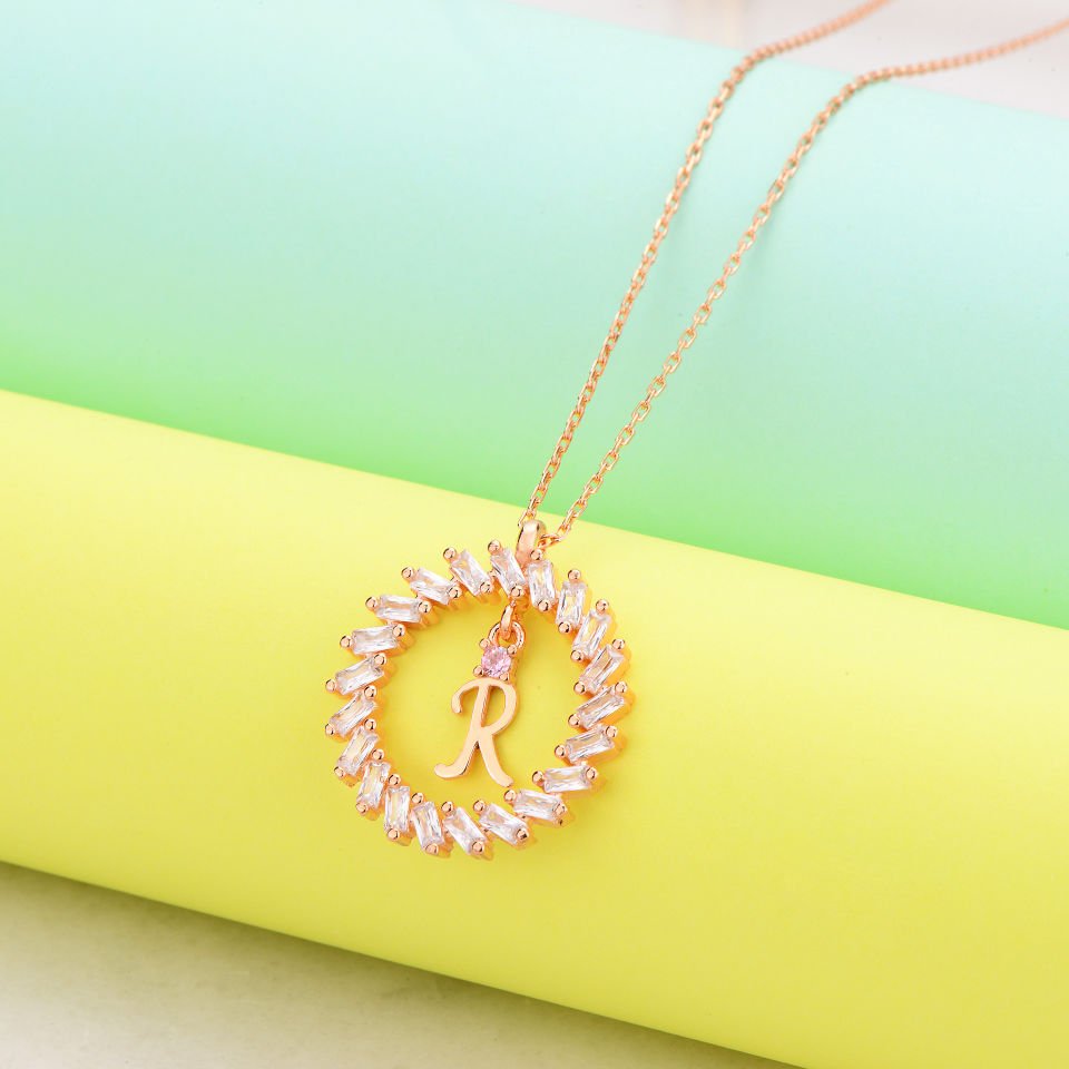 925 Ayar Gümüş Ful Taşlı Daire İçi Harfli Hayalet Kolye R