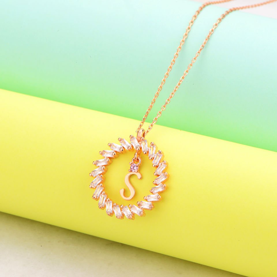 925 Ayar Gümüş Ful Taşlı Daire İçi Harfli Hayalet Kolye S