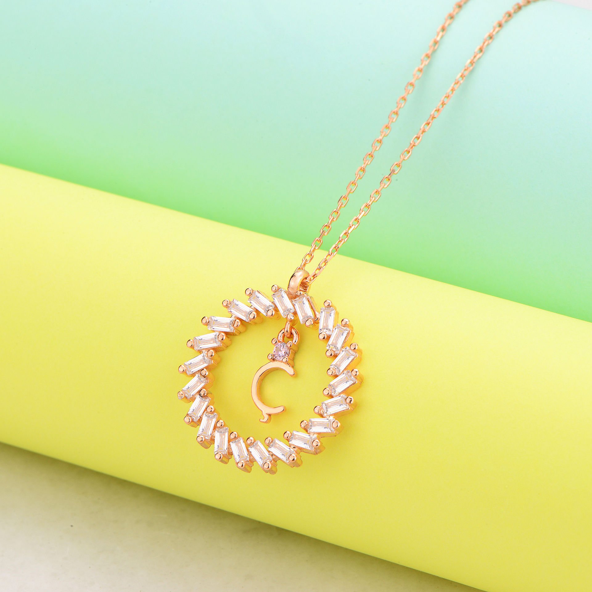 925 Ayar Gümüş Ful Taşlı Daire İçi Harfli Hayalet Kolye Ç