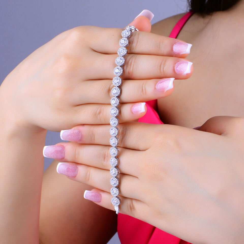 925 Ayar Gümüş 4 MM Pırlanta Taşlı V Model Su Yolu Set